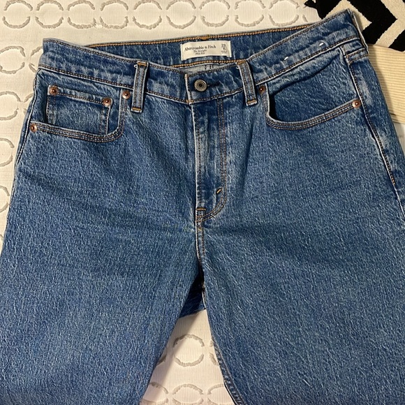 New with tags Straight Mid Rise short length Abercrombie Jeans - Picture 4 of 13